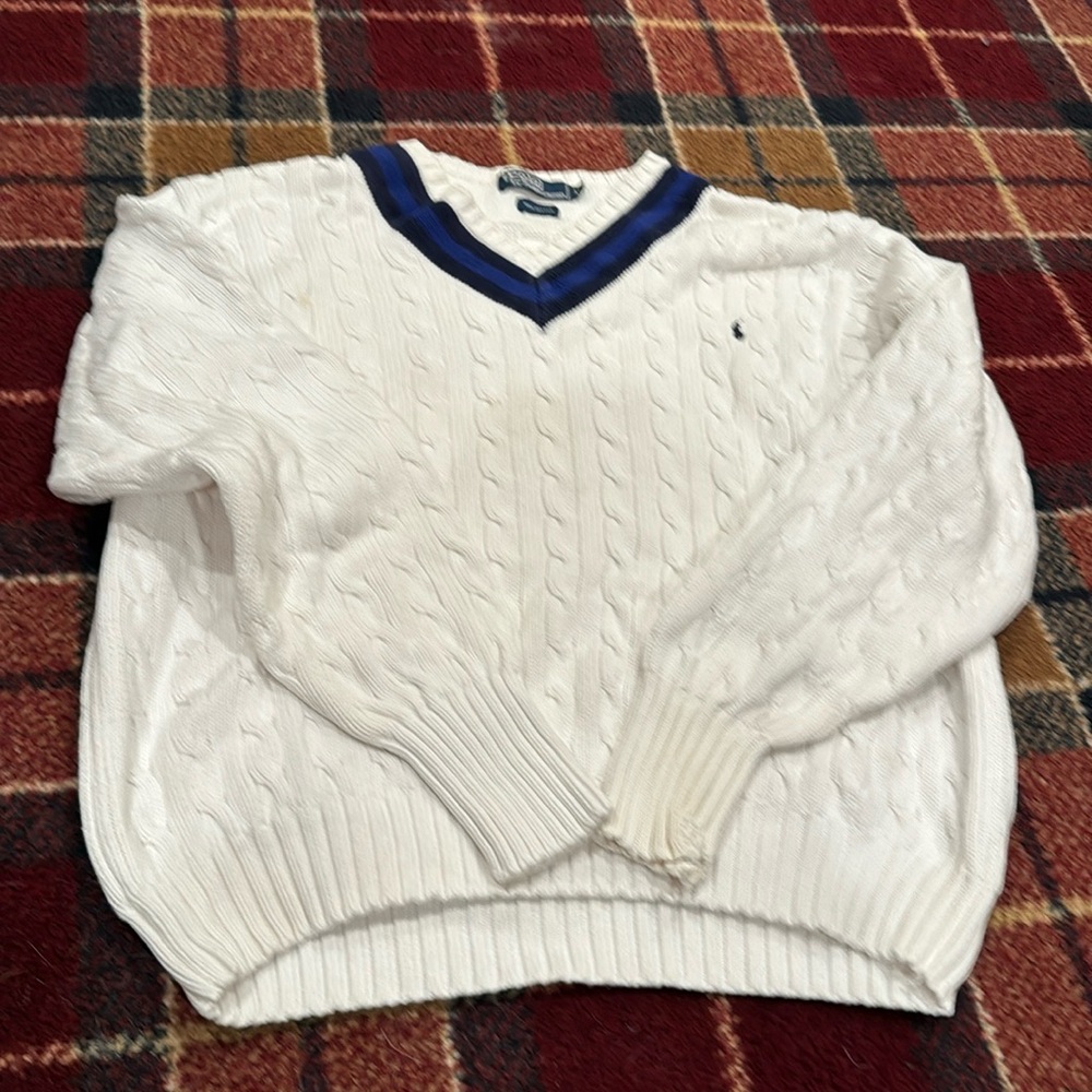 men’s polo by Ralph Lauren 100% cotton. Please look at details. It has a tear.